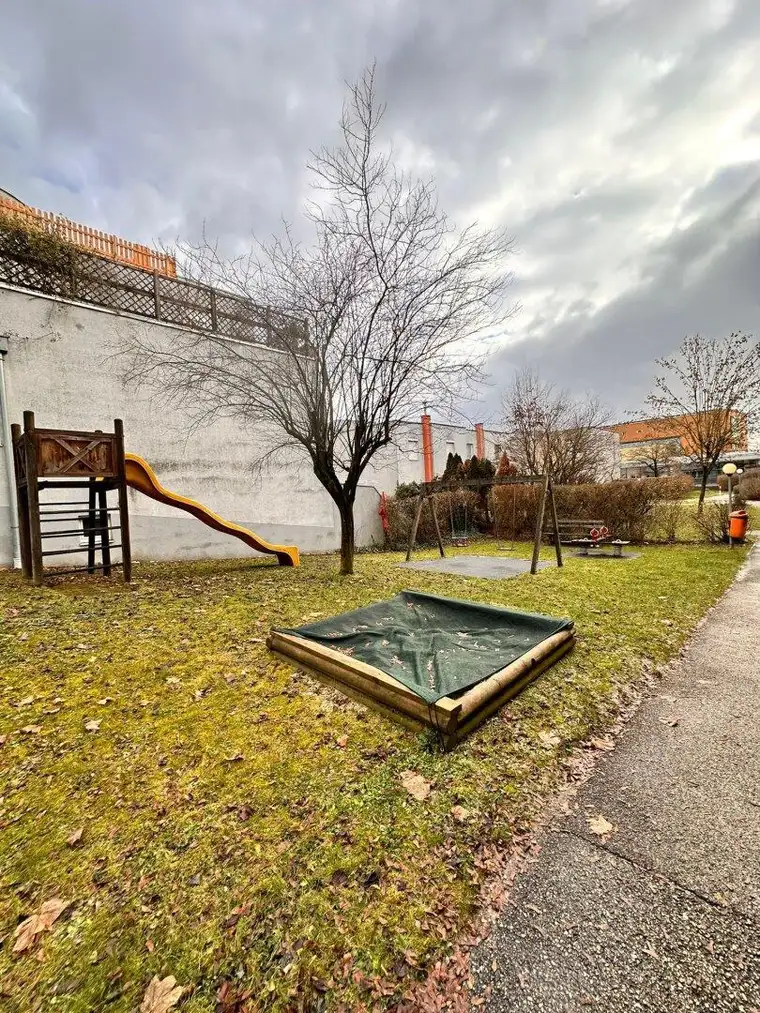 3- Zimmer Wohnung mit Tiefgaragenplatz in begehrter Lage 