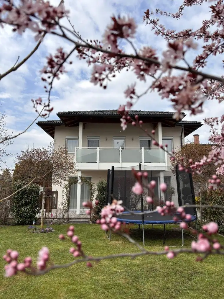 Ihr Traumhaus- neuwertig und liebevoll gestaltet zur vielseitigen Nutzung