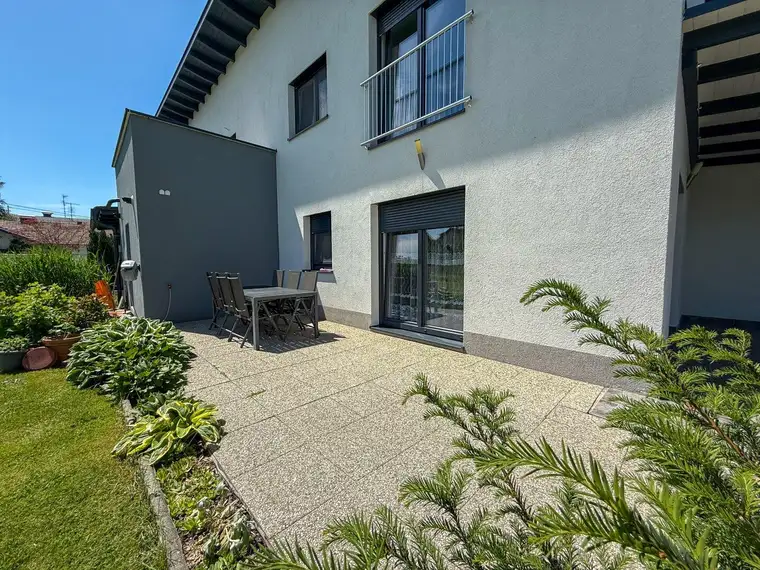 Doppelhaushälfte mit Garten und Terrasse 