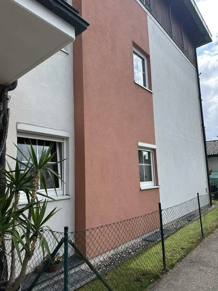 Charmante 3-Zimmer-Wohnung mit 2 Balkonen und Garage ️