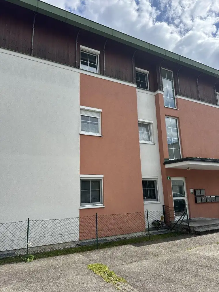 Charmante 3-Zimmer-Wohnung mit 2 Balkonen und Garage ️