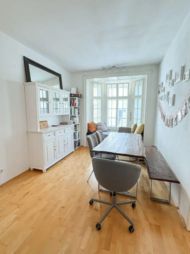 Zentrale Altbau Rarität: 4-Zimmer-Wohnung mit Gartenmitbenutzung und Tiefgarage