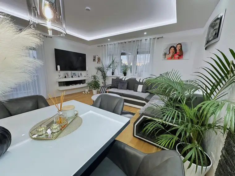 Moderne 4-Zimmer-Wohnung mit Balkon– Ihr neues Zuhause wartet! ️