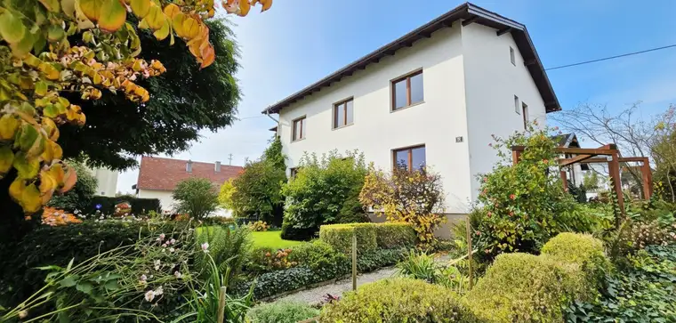 Großzügiges Mehrfamilienhaus mit 2 - 3 Wohneinheiten inkl. Swimmingpool !!