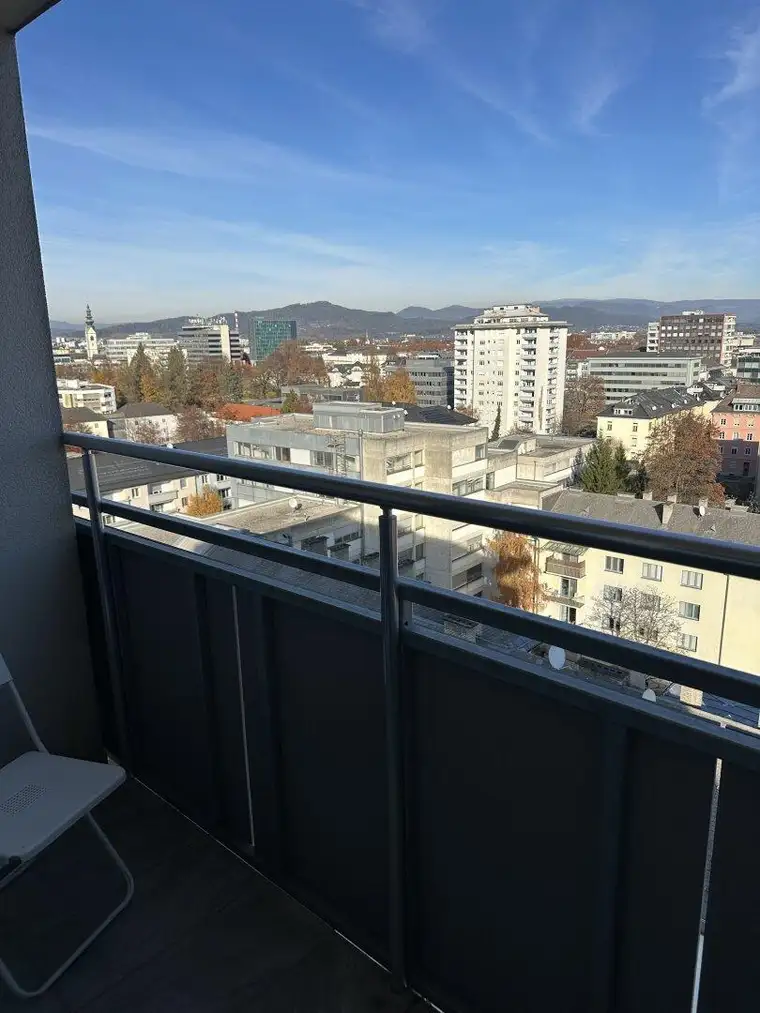 Hoch über Klagenfurt: Moderne 3-Zimmer-Wohnung mit Loggia