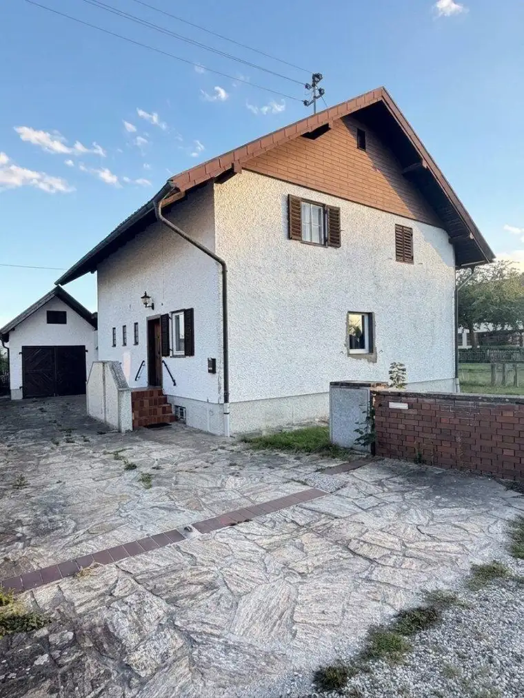 Renovierungsbedürftiges Haus in guter Lage