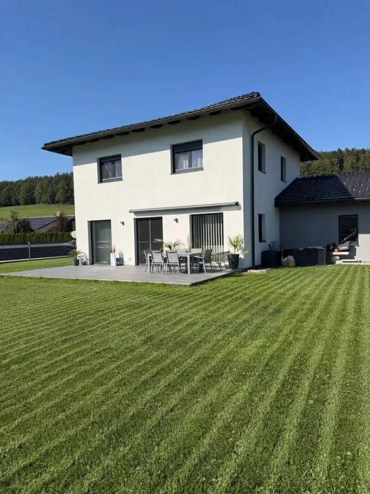 Großzügiges Einfamilienhaus mit Einliegerwohnung