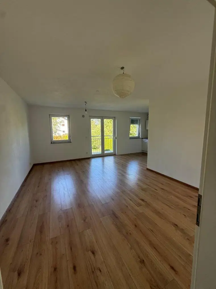 Neuwertige 3-Zi-Wohnung in Moosbach mit Garten im Obergeschoss