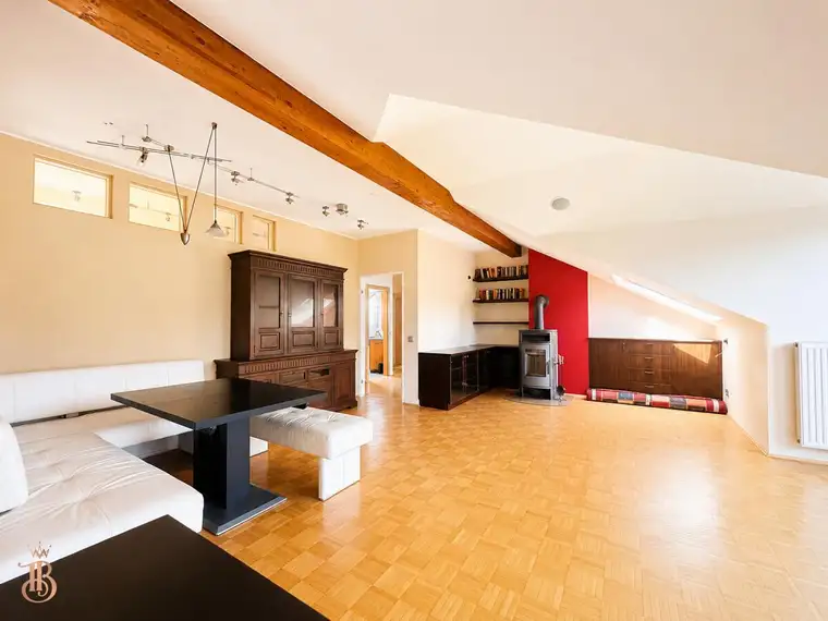 Großzügige 4 ZI Wohnung mit Grünblick, 2 Carports, Kamin, Klima uvm.
