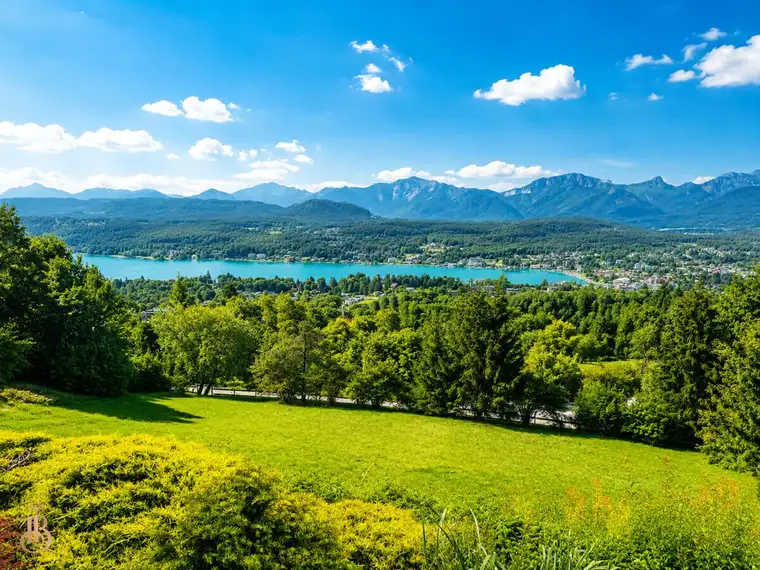 TRAUMLAGE FÜR VISIONÄRE – Wörtherseeblick, Privatsphäre &amp; vielseitiges Potenzial