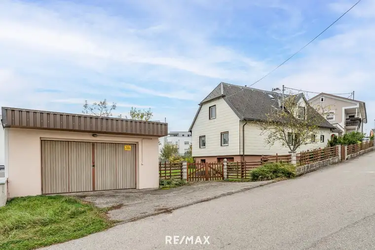 Einfamilienhaus mit großem Grundstück in Neuhofen
