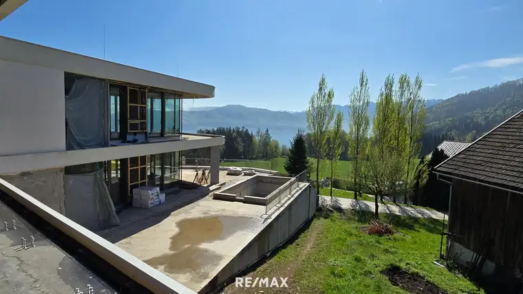Leben wie im Urlaub – Luxus-Gartenwohnung am Attersee.