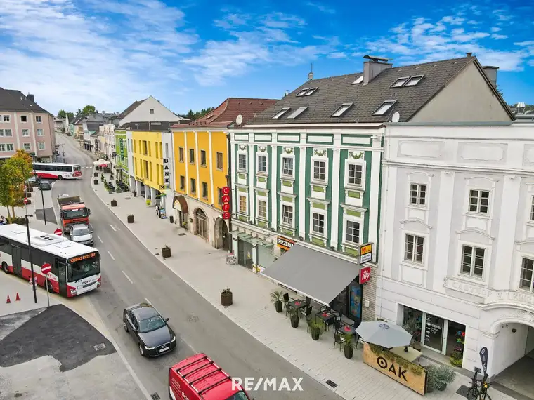 Anlageimmobilie 4,3% Rendite - Zinshaus-Anteil eines Wohn- und Geschäftshauses direkt am Marktplatz!