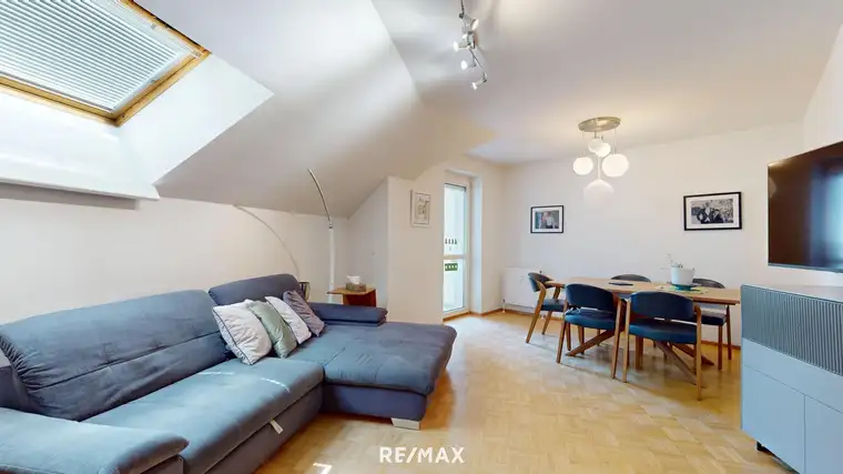Dachgeschossflair am Siedlungsrand – 82 m² Wohnkomfort mit Balkon