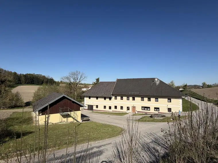 LANDWIRTSCHAFTLICHE LIEGENSCHAFT IN RUHIGER LAGE