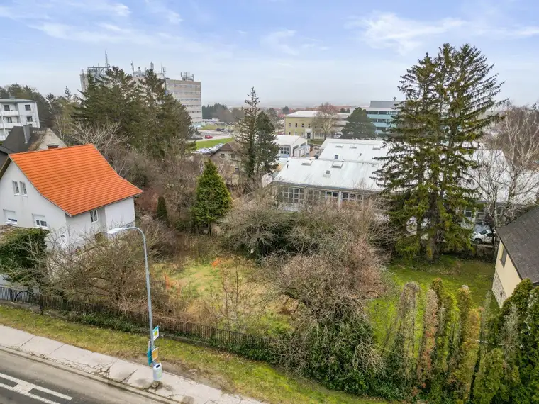 Sanftes Hanggrundstück mit Potential – Für Ihr Zuhause oder Bauträgerentwicklung