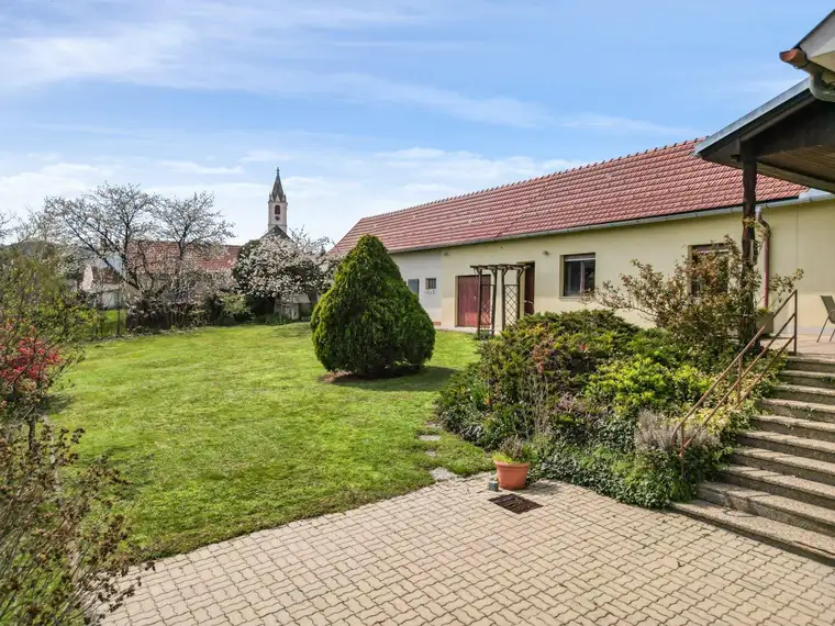 Ein Platz zum Durchatmen – Haus mit Garten in sonniger Ruhelage