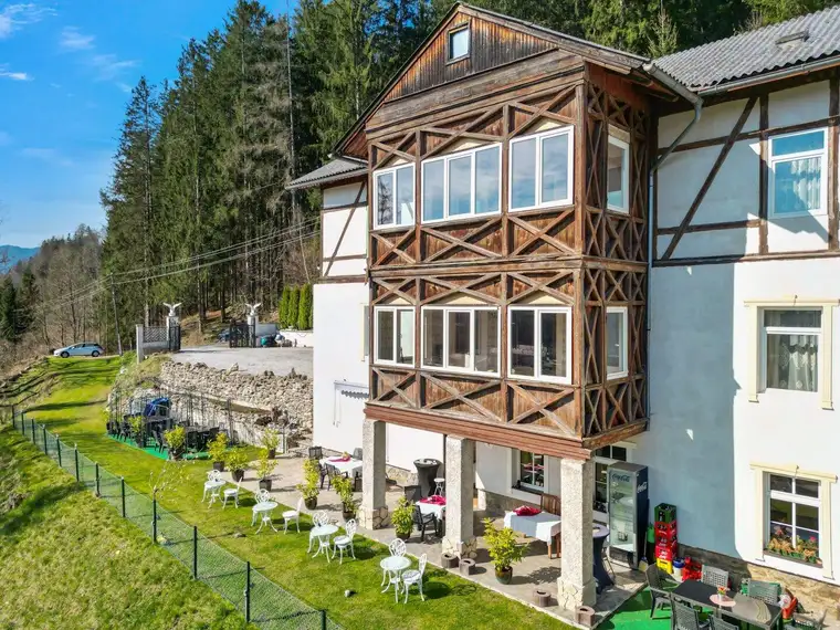 Lambach Villa: Ihr historisches Hotel Juwel für touristische, kulturelle oder soziale Visionen - Traumausblick inklusive!