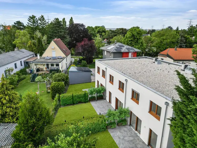 Platz zum Leben: 136m² Wohnfläche &amp; 54m² Wohn-/Essbereich im Grünen