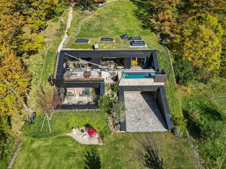 NEW YORK TIMES FEATURED: Reduktion in ihrer luxuriösesten Form. Einzigartige Architekten Villa - 25 Minuten von Wien