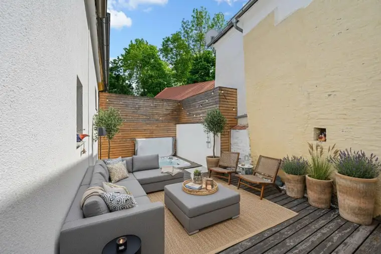 Historisches Gewölbe. Sonnige Dachterrasse. Ein Zuhause wie kein zweites.