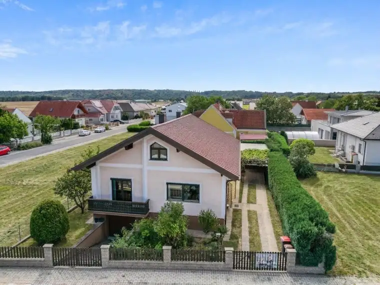 Wo der Alltag leiser und das Zuhause größer wird – Einfamilienhaus mit Wintergarten &amp; Klima.
