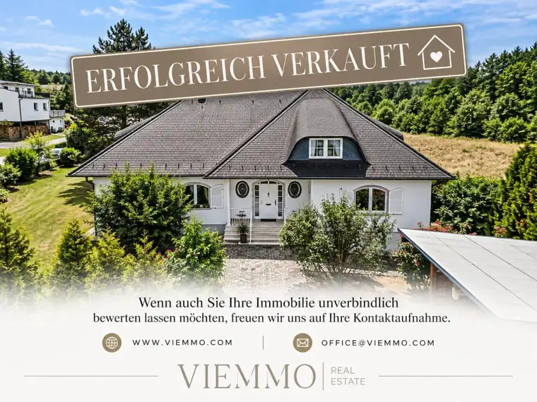 Zeitlose Architektur. Großzügige Räume. Ein Grundstück mit Parkcharakter.