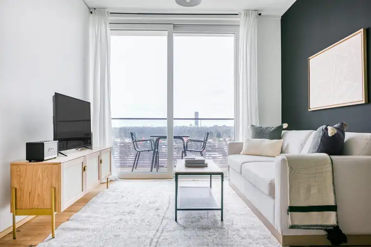 Triiiple Tower, zentral mit Grünblick direkt an Ubahn &amp; Donau, Rooftop Pool, Concierge vieles mehr (VIE84)