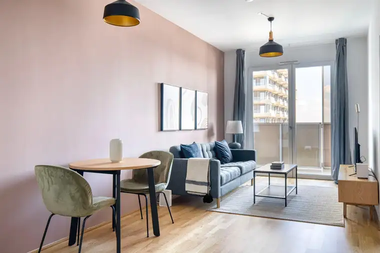 Neubau 2 Zi mit Freifläche, dazu schöner Ausblick über Wien mit Gym, Wellness, U3 Gasometer (VIE304)