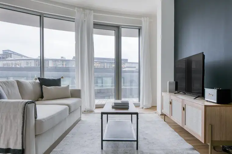 Traumblick über Wien, Belview Tower mit Gym, Wellness &amp; Lounge, 2 Zimmer + Balkon, 7. Stock, U-Bahn (VIE96)