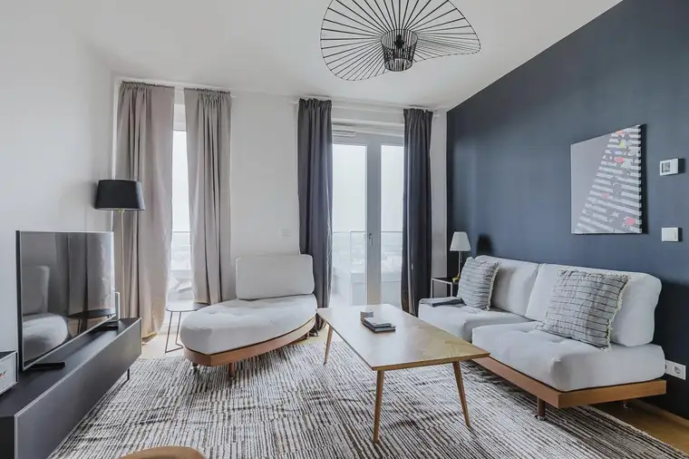 Schöne 2 Zi Wohnung im modernen The One Tower mit Pool und Fitnessstudio (VIE403)