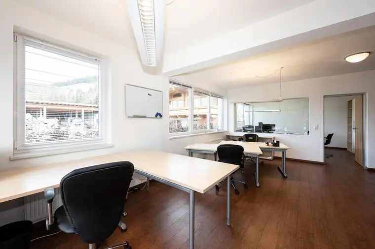 Attraktive Gewerbeeinheit mit Chefbüro und Alpenblick