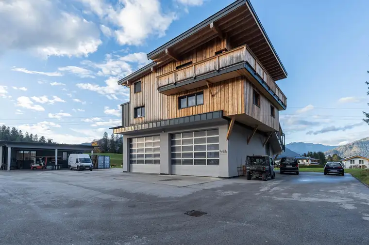 Moderne Büro- und Lagerfläche in Schwendt
