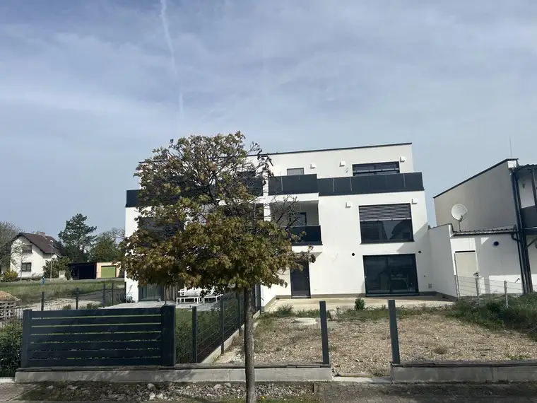 *SUNNA-Sonnengöttin* - MODERNE NEUBAU - 3- ZIMMER - WOHNUNG MIT *** LOGGIA, BALKON*** und PARKPLÄTZEN !!!