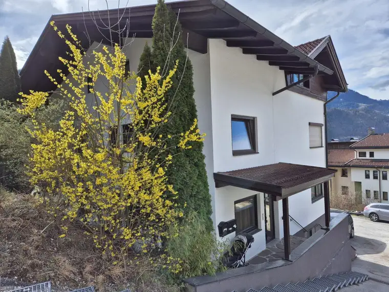 Schönes Mehrfamilienhaus mit 3 parifizierten Wohnungen