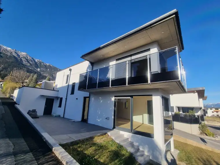 Extravagante Architektenvilla am Stadrand von Innsbruck-Neubau-Erstbezug !