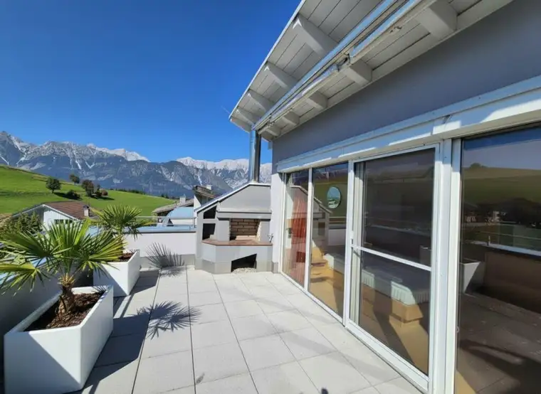 Luxuriöse Haushälfte mit Dachterrasse,Balkon und Gartenterrasse nähe Golfplatz .