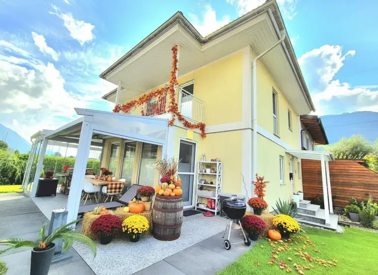 Gepflegtes Einfamilienhaus mit Wintergarten,Terrasse, Garten und Balkon in Toplage .