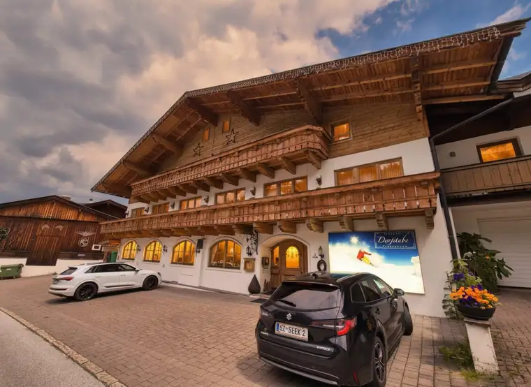 Top-Investment mit verschiedenen Nutzungsmöglichkeiten .Gepflegtes traditionelles Appartementhaus mit großer Betreiberwohnung !