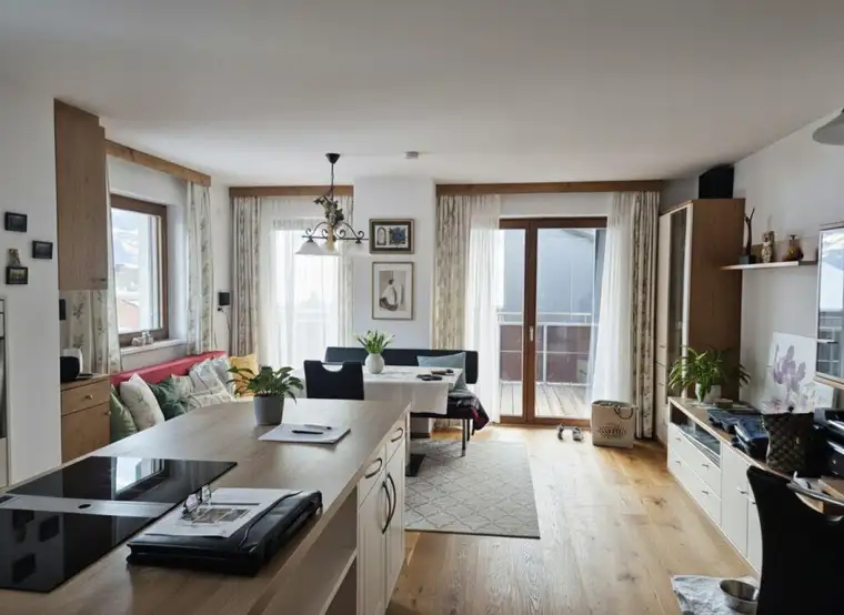 Neuwertige luxuriöse vollmöblierte 2 Zimmerwohnung mit großem Sonnenbalkon