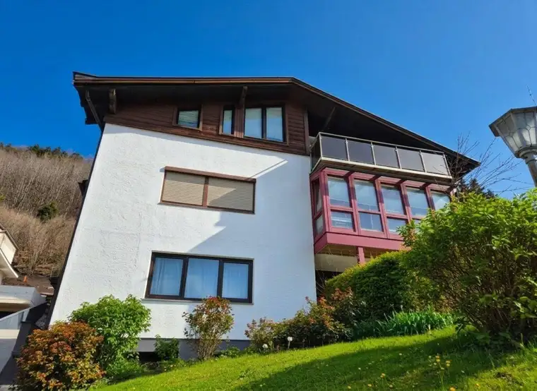 Top-Anlageobjekt ! Schönes großes Haus mit 3 parifizierten Wohnungen.
