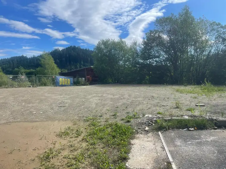 ebener Baugrund, sonnig mit Privatsphäre