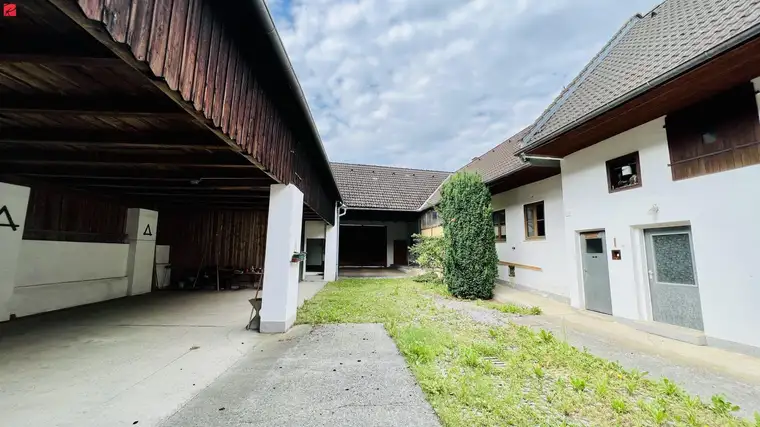 Beeindruckender Vierkanthof mit traumhaften Ausblick!