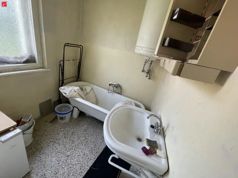 Sanierungsbedürftige Wohnung mit attraktiver Raumaufteilung