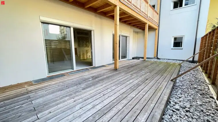 Moderne Wohnung mit großzügiger Terrasse!