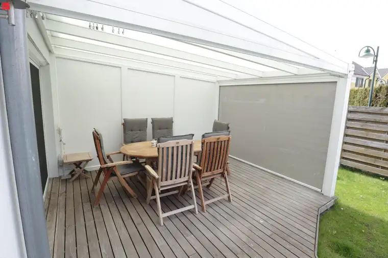 Moderne Wohnoase mit Pool in sonniger Lage!