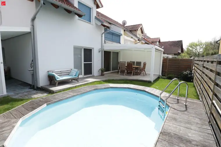 Moderne Wohnoase mit Pool in sonniger Lage!