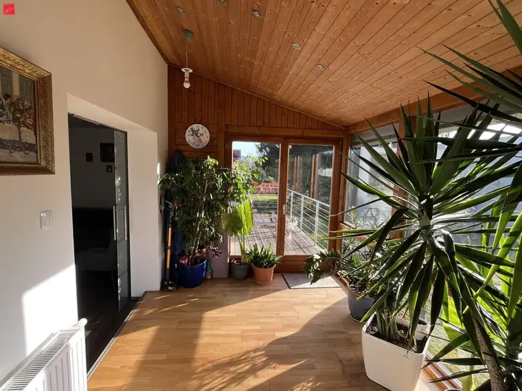 Familientraum mit wunderschöner Terrasse und Wintergarten!