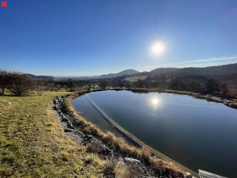 ANLAGE: Stilvolle Luxusvilla mit Weitblick
