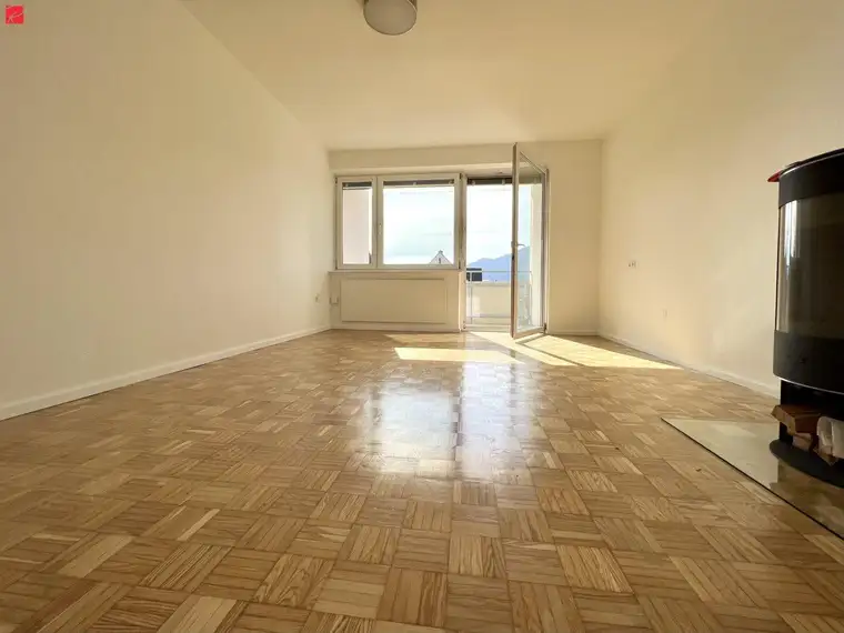 Erstbezug nach Sanierung: Familientraum mit Balkon + Loggia